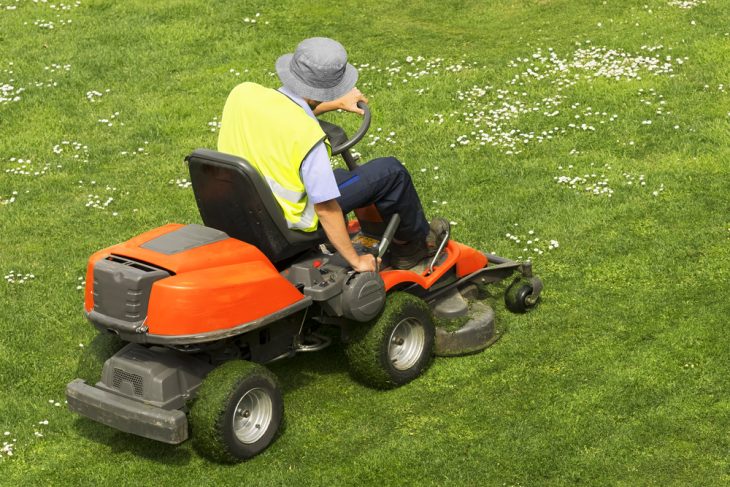 buying a ride on lawn mower